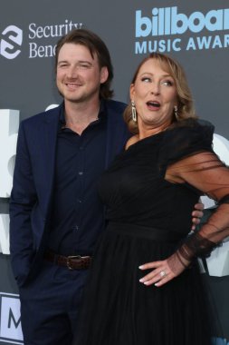 LOS ANGELES - 15 Mayıs 2022 MGM Garden Arena 'daki 2022 Billboard Müzik Ödülleri' nde annesi Morgan Wallen,