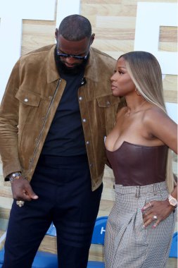 LOS ANGELES - 1 HAZİRAN LeBron James, Savannah James 1 Haziran 2022 'de Westwood, CA' daki Hustle Theater 'da prömiyer aldı.