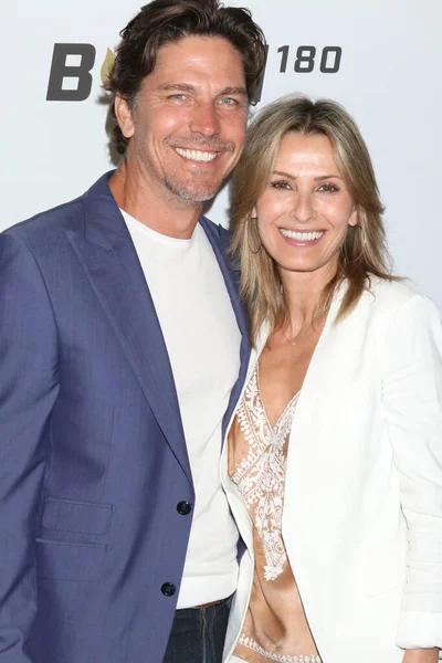 Los Angeles Jun Michael Trucco Sandra Hess Letniej Imprezie Wydawniczej — Zdjęcie stockowe