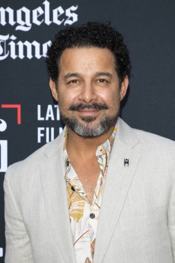 Jon Huertas, 1 Haziran 2022 'de Los Angeles' taki TCL Çin Tiyatrosu 'nda Mija' nın açılış gecesi gösteriminde.