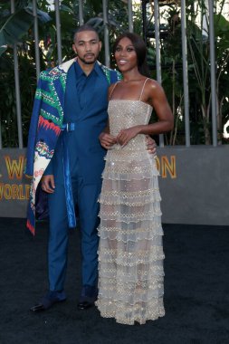 LOS ANGELES - 6 Haziran 2022 'de Los Angeles, CA' da Jurassic World Dominion World Premiere 'de Alano Miller, DeWanda Wise