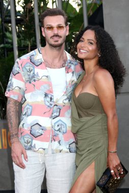 LOS ANGELES - 6 Haziran 2022 tarihinde Los Angeles, CA 'da Jurassic World Dominion World Premiere' de Matt Pokora, Christina Milian
