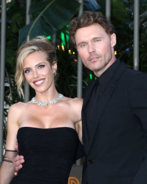 LOS ANGELES - 6 Haziran 2022 'de TCL Çin Tiyatrosu IMAX' teki Jurassic World Dominion World Premiere 'de Taylor Olandt, Scott Haze