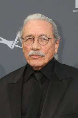 LOS ANGELES - 9 Haziran 2022 'de Dolby Tiyatrosu' nda Julie Andrews 'u kutlayan 48. AFI Yaşam Boyu Başarı Ödülü' nde Edward James Olmos.