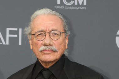 LOS ANGELES - 9 Haziran 2022 'de Dolby Tiyatrosu' nda Julie Andrews 'u kutlayan 48. AFI Yaşam Boyu Başarı Ödülü' nde Edward James Olmos.