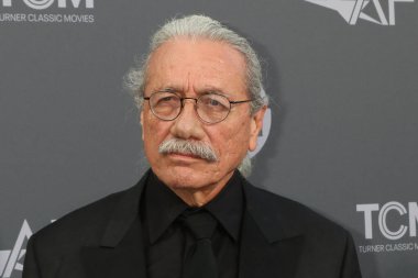 LOS ANGELES - 9 Haziran 2022 'de Dolby Tiyatrosu' nda Julie Andrews 'u kutlayan 48. AFI Yaşam Boyu Başarı Ödülü' nde Edward James Olmos.