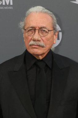 LOS ANGELES - 9 Haziran 2022 'de Dolby Tiyatrosu' nda Julie Andrews 'u kutlayan 48. AFI Yaşam Boyu Başarı Ödülü' nde Edward James Olmos.