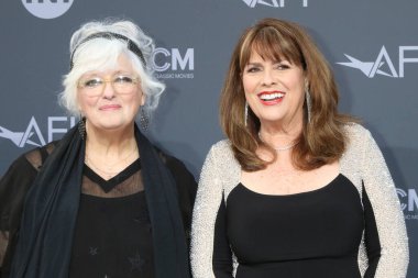 LOS ANGELES - 9 Haziran 2022 'de Los Angeles, CA' da bulunan Dolby Tiyatrosu 'nda Julie Andrews' u kutlayan 48. AFI Yaşam Boyu Başarı Ödülü 'nde Angela Cartwright ve Debbie Turner.