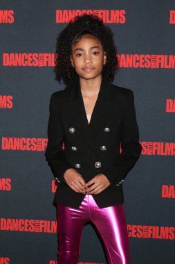 LOS ANGELES - 12 Haziran 2022 'de Los Angeles, CA' da, Çin Tiyatrosu 'ndaki Büyük Pazar Gecesi Kırmızı Halı Dansı' nda Taylor Nevels