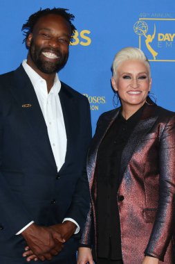 LOS ANGELES - 18 Mayıs 2022 Pasadena, CA 'da 49. Gündüz Emmy Ödülleri' nde Baron Davis, Amanda Brinkman Yaratıcı Sanatlar ve Yaşam Tarzı Seremonisi