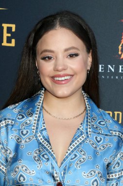 LOS ANGELES - 23 Haziran 2022 'de Sarah Jeffery Yellowstone City Premiere' de Harmony Gold 'da öldürüldü.