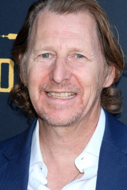 LOS ANGELES - 23 Haziran 2022 'de Los Angeles' ta Harmony Gold 'un Yellowstone City galasında Lew Temple at Murder