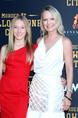 Isabella Ruby, Julie Stagner, 23 Haziran 2022 'de Yellowstone City' de Harmony Gold 'da cinayet galasında.