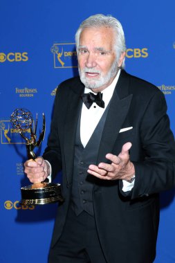 LOS ANGELES - 24 Haziran 2022 Pasadena, CA 'da 49. Gündüz Emmy Ödülleri' nde John McCook