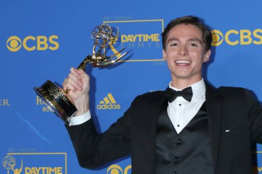 LOS ANGELES - 24 Haziran 2022 Pasadena, CA 'da 49. Gündüz Emmy Ödülleri' nde Nicholas Alexander Chavez