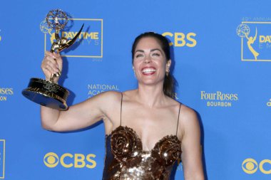 LOS ANGELES - 24 Haziran 2022 Pasadena, CA 'da 49. Gündüz Emmy Ödülleri' nde Kelly Thiebaud