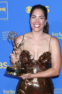 LOS ANGELES - 24 Haziran 2022 Pasadena, CA 'da 49. Gündüz Emmy Ödülleri' nde Kelly Thiebaud