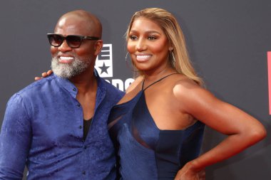 LOS ANGELES - 26 Haziran 2022 'de Microsoft Theater' daki 2022 BET Ödülleri 'nde Nyonisela Sioh, NeNe Leakes