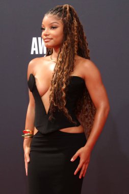 LOS ANGELES - 26 Haziran: 2022 BET Ödülleri 'nde Halle Bailey Microsoft Theater, Los Angeles, CA