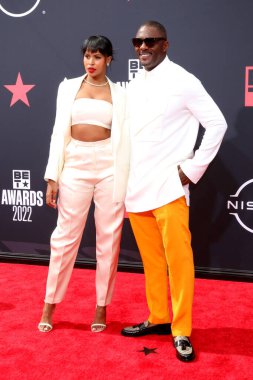 LOS ANGELES - 26 Haziran: Sabrina Dhowre Elba, Idris Elba Microsoft Tiyatrosu 'nda 26 Haziran 2022 BET Ödülleri' nde