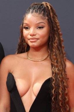 LOS ANGELES - 26 Haziran: 2022 BET Ödülleri 'nde Halle Bailey Microsoft Theater, Los Angeles, CA