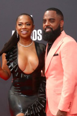 LOS ANGELES - 26 Haziran 2022 'de Microsoft Theater' da verilen 2022 BET Ödülleri 'nde Kandi Burruss, Todd Tucker