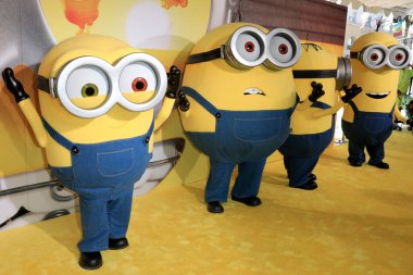 LOS ANGELES - 25 Haziran: Bob, Otto, Stuart, Kevin, Minion at the Minions: The Rise of Gru Premiere at the TCL Chinese Theater IMAX 25 Haziran 2022, Los Angeles, CA