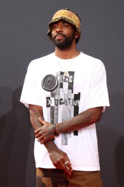 LOS ANGELES - 26 Haziran: Kyrie Irving, Microsoft Theater 'da 26 Haziran 2022 BET Ödülleri' nde Los Angeles, CA