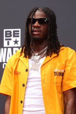 LOS ANGELES - 26 Haziran 2022 'de Los Angeles, CA' da Microsoft Theater 'da düzenlenen 2022 BET Ödülleri' nde Adi Dünya Go