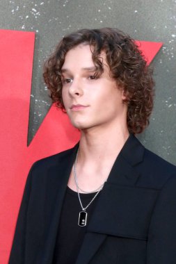 LOS ANGELES - 21 Haziran 2022 'de Los Angeles, CA' da TCL Çin Tiyatrosu 'ndaki The Black Phone galasında Mason Thames