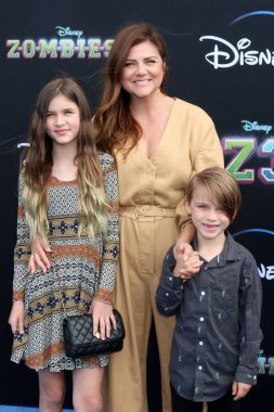 LOS ANGELES - 9 Temmuz 2022 'de Santa Monica, CA' da, Barker Hanger 'daki Zombi 3 Gösterimi' nde çocukları var.