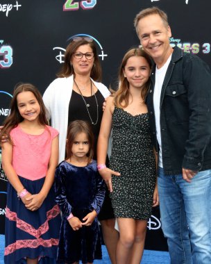 LOS ANGELES - JUL 9:  Chad Lowe, Family at the Zombies 3 Premiere Screening at Barker Hanger on July 9, 2022 in Santa Monica, CA