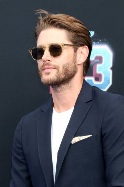 LOS ANGELES - 9 Temmuz 2022 'de Santa Monica, CA' da Zombilerde Jensen Ackles 3.