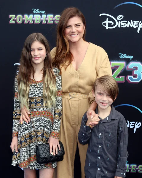 Los Angeles Jul Tiffani Thiessen Her Children Zombies Premiere Screening —  Fotos de Stock