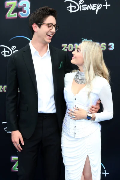 Los Angeles Jul Milo Manheim Meg Donnelly Zombies Première Projection — Photo