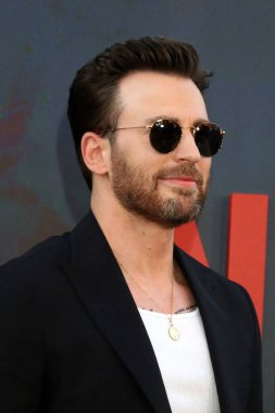 LOS ANGELES - 13 Temmuz: Chris Evans TCL Çin Tiyatrosu 'nun Gri Adam Prömiyeri' nde 13 Temmuz 2022 'de Los Angeles, CA