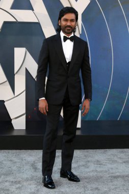 LOS ANGELES - 13 Temmuz 2022 'de TCL Çin Tiyatrosu' ndaki Gri Adam Prömiyeri 'nde Dhanush