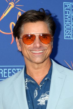 LOS ANGELES - 14 Temmuz 2022 Pasadena, CA 'da John Stamos Serbest Stil Aşk Yüksek Oyun Açılış Gecesinde