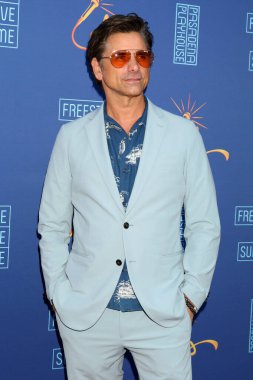 LOS ANGELES - 14 Temmuz 2022 Pasadena, CA 'da John Stamos Serbest Stil Aşk Yüksek Oyun Açılış Gecesinde