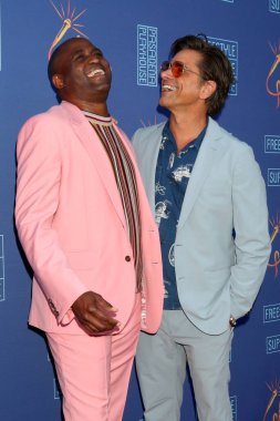 LOS ANGELES - 14 Temmuz: Wayne Brady, John Stamos Pasadena Tiyatrosu 'nda 14 Temmuz 2022' de Serbest Stil Aşk Yüksek Oyun Gecesi 'nde