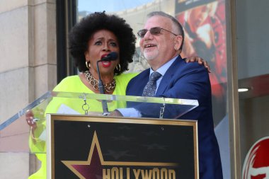 LOS ANGELES - 15 Temmuz 2022 'de Jenifer Lewis, Marc Shaiman, Hollywood Şöhret Yolu' ndaki Jenifer Lewis Töreni 'nde