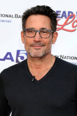 LOS ANGELES - 23 Temmuz 2022 'de Los Angeles, CA' da KTLA Stüdyoları 'nda Aşk 3 Telethon Projesi' nde Gregory Zarian ile başrolde.