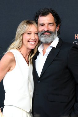 LOS ANGELES - 27 Temmuz, Eve Somer, Greg Yaitanes 27 Temmuz 2022 'de Los Angeles, CA' da Akademi Sinema Müzesi 'ndeki Ejderha Premiere Gösterimi' nde