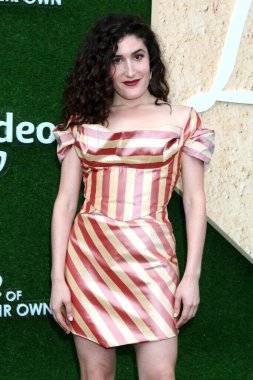 LOS ANGELES - AUG 4:  Kate Berlant at the A League Of Their Own Premiere Screening at Easton Stadium, UCLA  on August 4, 2022 in Westwood, CA