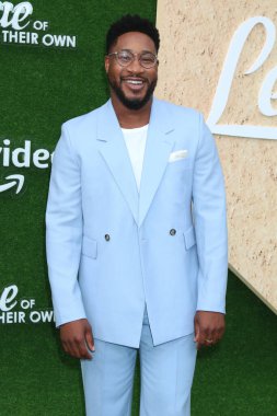 LOS ANGELES - AUG 4:  Aaron Jennings at the A League Of Their Own Premiere Screening at Easton Stadium, UCLA  on August 4, 2022 in Westwood, CA