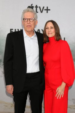 LOS ANGELES - AUG 8:  Carlton Cuse, Vera Farmiga at the Five Days at Memorial TV series premiere at Diretors Guild of America on August 8, 2022 in Los Angeles, CA