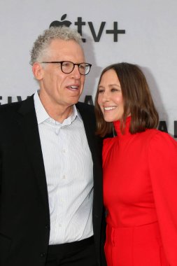 LOS ANGELES - AUG 8:  Carlton Cuse, Vera Farmiga at the Five Days at Memorial TV series premiere at Diretors Guild of America on August 8, 2022 in Los Angeles, CA