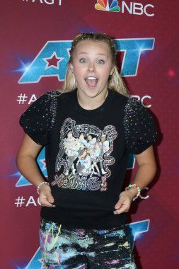 LOS ANGELES - AUG 23:  JoJo Siwa at the America's Got Talent Season 17 - Live Show Red Carpet  at Pasadena Sheraton Hotel on August 23, 2022 in Pasadena, CA