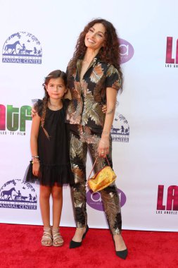 LOS ANGELES - 11 Eylül 2022 'de Taglyan Kompleksi' nde 2022 Gündüz Güzellik Ödülleri 'nde Violet Howey, Sarah Shahi