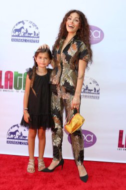 LOS ANGELES - 11 Eylül 2022 'de Taglyan Kompleksi' nde 2022 Gündüz Güzellik Ödülleri 'nde Violet Howey, Sarah Shahi